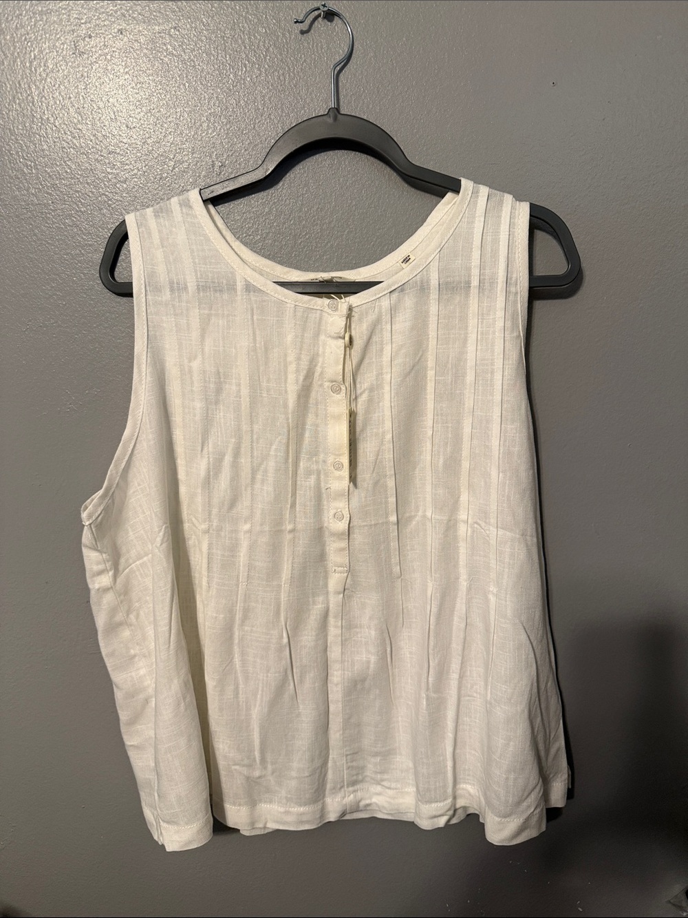 Max Studio White Sleeveless Button-Front Camisole